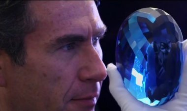 Viên đá quý topaz màu xanh lớn nhất thế giới