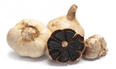 Ai không nên ăn “thần dược” tỏi đen?