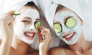 Mùa lạnh đắp mặt nạ dưỡng da thiên nhiên để có làn da căng mịn