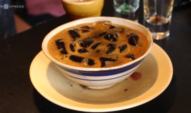 Video: Cà phê thuốc Bắc trong phố người Hoa