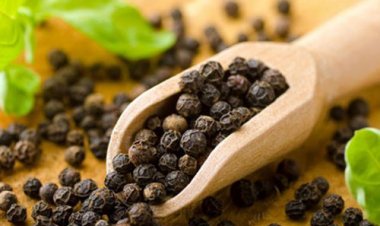 Ăn nhiều hạt tiêu đen, coi chừng những tác hại không ngờ