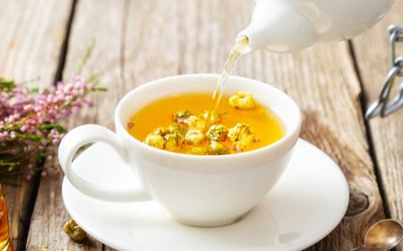 Bất kỳ ai đang uống các loại thuốc điều trị bệnh cần lưu ý khi dùng những loại trà thảo dược này