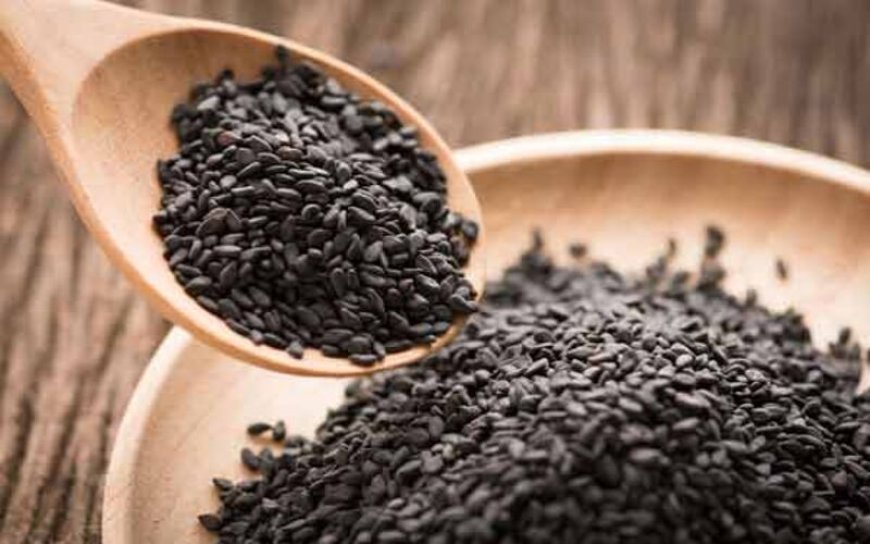 Danh sách các lợi ích của hạt mè đen rất dài, bao gồm các lợi ích về dinh dưỡng, sức khỏe và thẩm mỹ